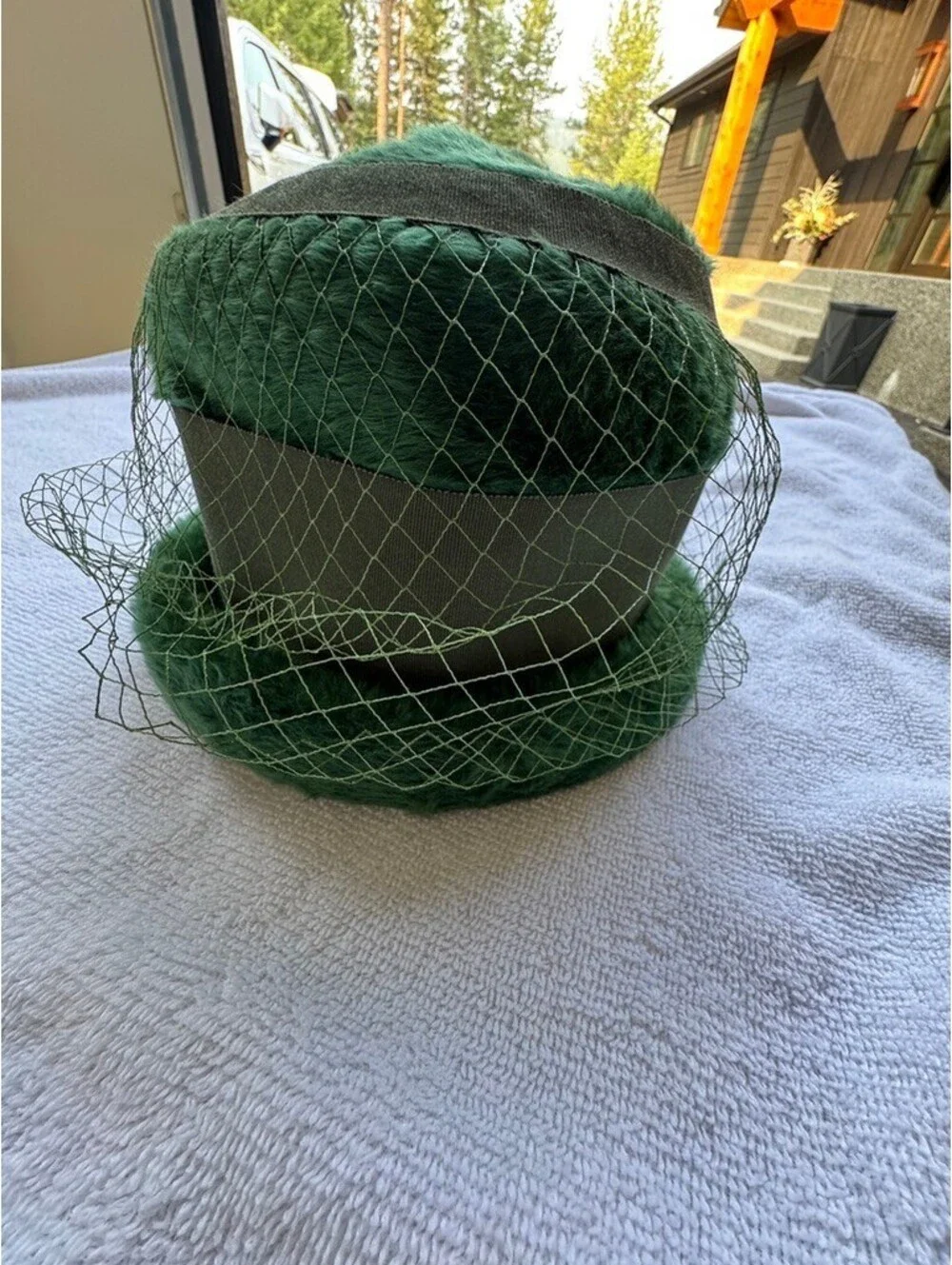 VINTAGE 40-60's Ladies Green Faux Fur Hat!